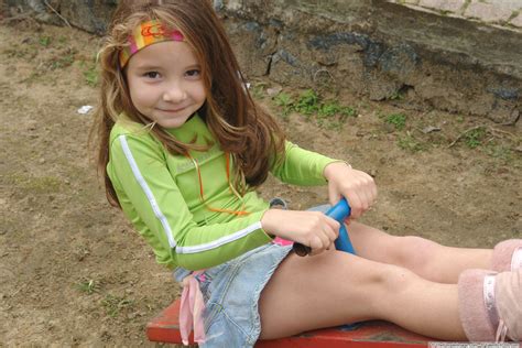 Banco de imagens menina Toque perna modelo criança roupas