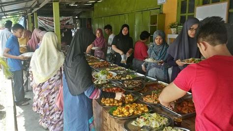 Kuantan macam2 ada, tapi untuk vlog kali ini saya sempat pergi beberapa tempat. TEMPAT MAKAN LUNCH BEST DI KUANTAN | SEDAP SANGAT WAJIB ...