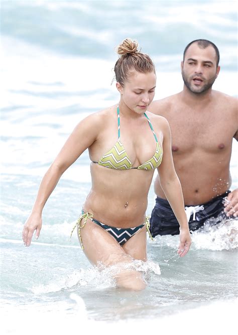 Hayden Panettiere Wearing A Bikini At Hollywood Beach Pics Xhamster