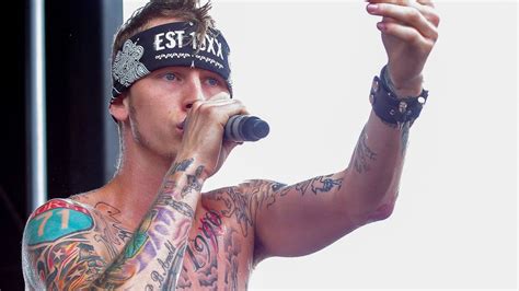 Rapper Machine Gun Kelly Live Sex Auf Der Bühne Promiflashde