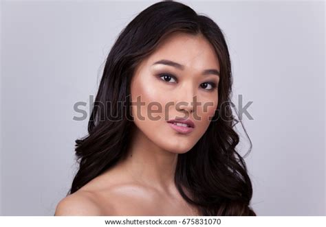 美しい裸のアジア人 女性の写真