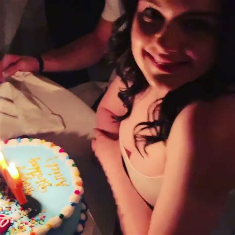 Ariel Winter Cleavage Nude Shirt 2