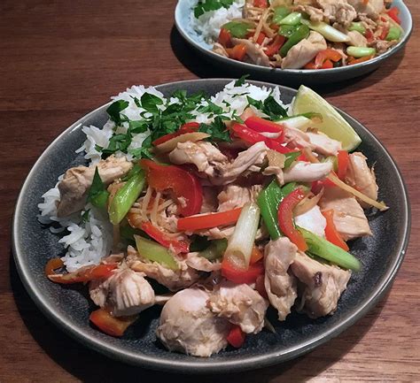 Thai kylling med ingefær gai pad khing En lækker opskrift fra Thailand
