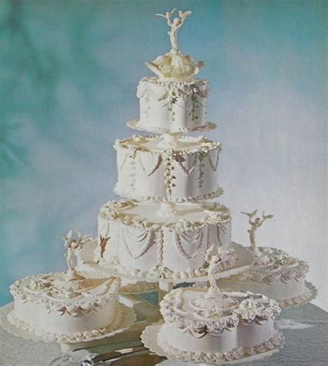 Wilton 1990 wedding cake : Wilton Decorating Cakes Book: A Wilton Classic ... on ...