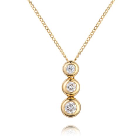 It was a wedding gift to elizabeth on her wedding to prince philip from the last nizam of hyderabad , mir osman ali khan , in 1947. 18ct Yellow Gold Graduated Diamond Drop Necklace | Pravins ...