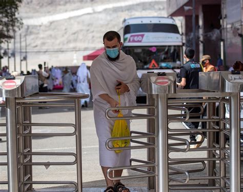 In Pictures Hajj In The Shadow Of Coronavirus Saudi Arabia Al Jazeera