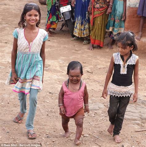 Indian Man Aged 50 Is Only 29 Inches Tall Daily Mail Online