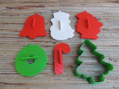 Set Of Vintage Hallmark Christmas Cookie Cutters Plastic Ornament