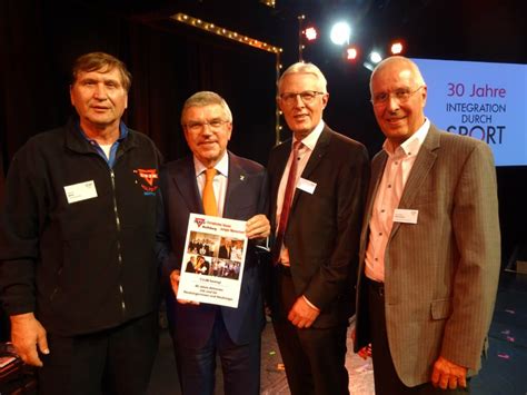 The leipziger zeitung said it reinforced the city as the unchallenged nucleus for preserving the image of bach. Thomas Bach Jung / Jung führt auch nach dem Gelände ...
