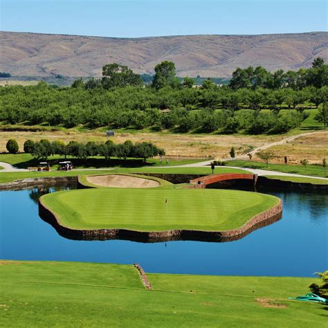 Apple Tree Golf Course In Yakima Is More Than A One Hole Wonder