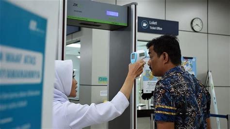Setahun pandemi virus corona, indonesia belum aman masih 'stadium empat'. COVID-19: Indonesia death toll at 122, cases top 1,400