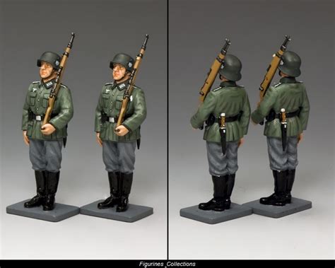 Standing At Attention Set Figurines Et Collections