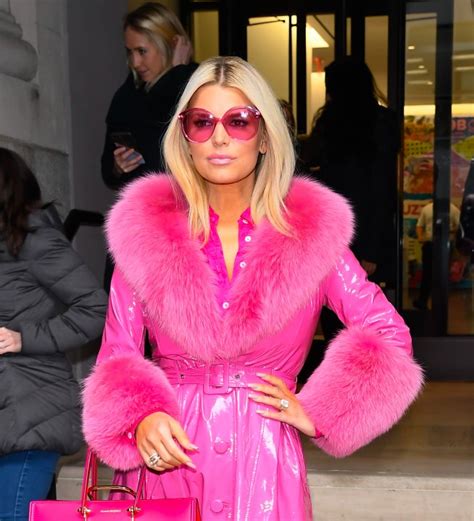 Jessica Simpson Book Events Disrupted By Anti Fur Protesters National Globalnewsca