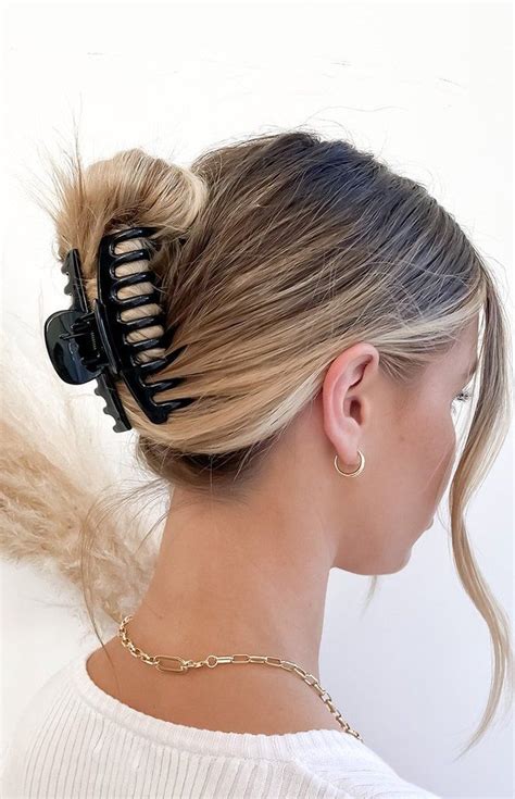 Aesthetic Hairstyles With Claw Clips