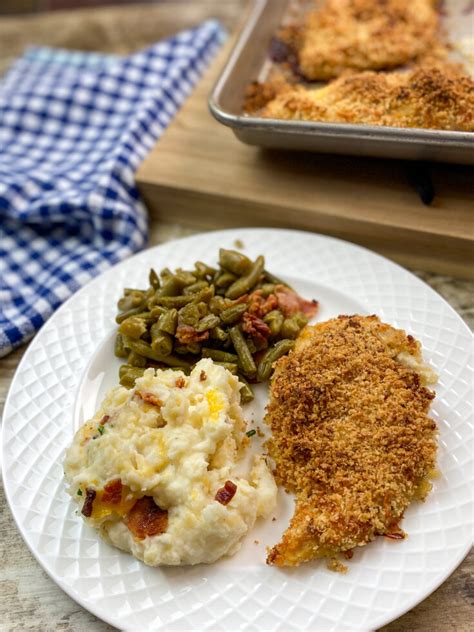 The secret to crunchy parmesan chicken is the panko bread marinara sauce: Panko Chicken - Back To My Southern Roots