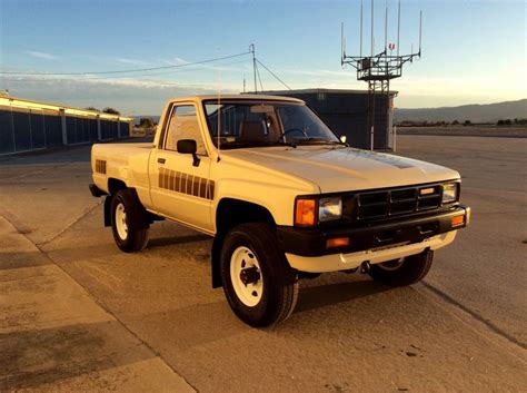 1985 Short Bed Single Cab Toyota 4wd Pickup 22r 5 Speed Hilux Dlx For