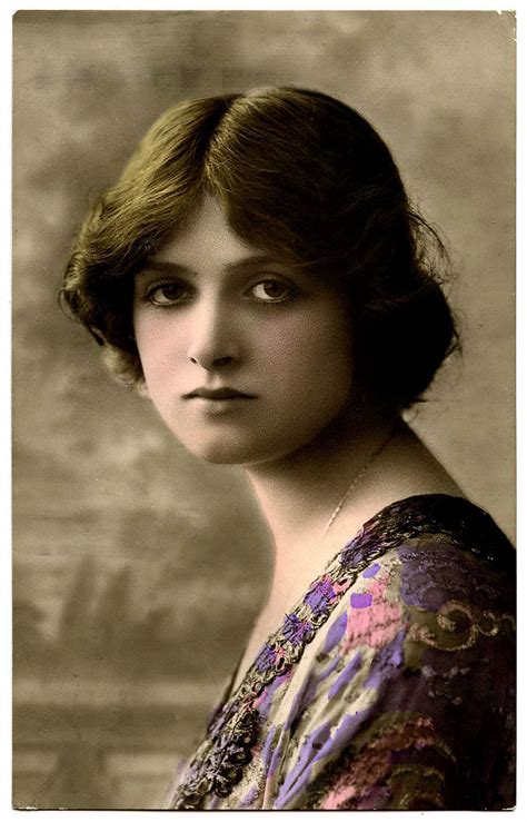 25 Vintage Beautiful Women Images Old Photos