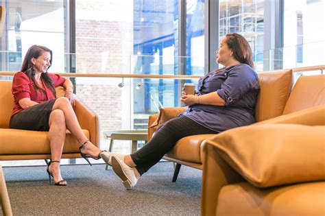 Hol gabun haenneunde nae gyeote nega eopdaneun ge ama tteonagoseo handongan na geuraesseonna bwa. Two Women Talking In Waiting Room Reception Or Business ...