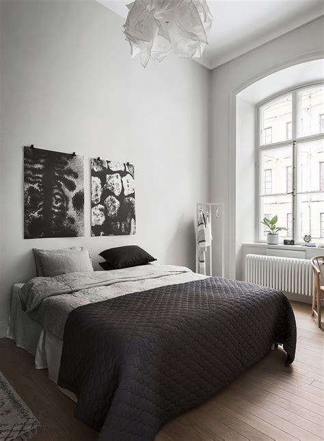 And unlike popular perception, minimal bedrooms also give you ample opportunity to express a potted plant here and a lovely vase of flowers there is the ideal way to induce some color into a minimal bedroom. 40 Minimalist Bedroom Ideas | Less is More | Homelovr ...