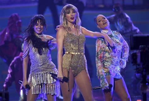 Taylor Swifts 10 Biggest Career Achievements