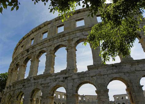 how pula s amphitheatre stacks up against other roman arenas