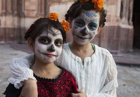 Celebrate El Dia De Los Muertos With Kids Dia De Los Muertos Day Of