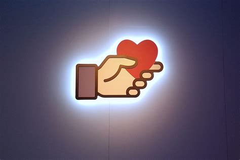 Facebook's new Community Help tool lets users offer and ...
