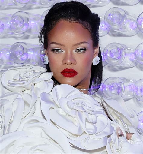 Rihanna Steps Down As Ceo Of Savage X Fenty Purewow
