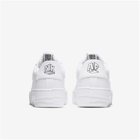 The deformed sole and midsole have large pixel details for a modern touch. Nike W Air Force 1 Pixel - Sneakers.fr