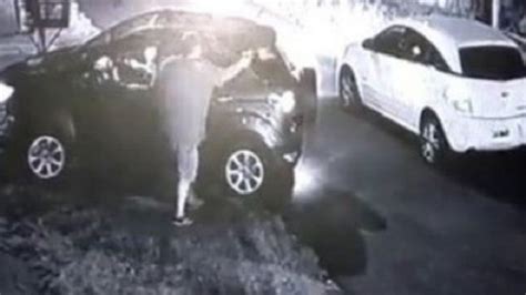 video mató a balazos a un delincuente que intentó robarle el auto