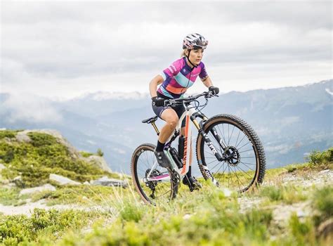 Emily Battyn Signature Edition Canyon Lux Trail on todellinen Pro ...