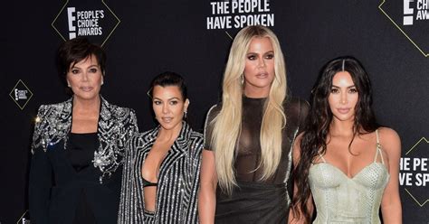 Kris Jenner Et Ses Filles Kourtney Kim Et Khloé Kardashian Assistent