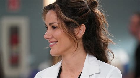 grey s anatomy fans are loving the spotlight on carina in s19 episode 12