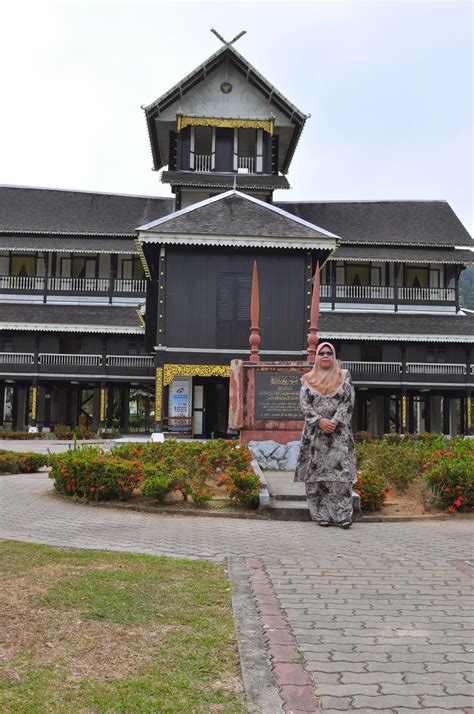 Today, the palace has been turned into a royal museum. waknal.blogspot.com : Istana Seri Menanti