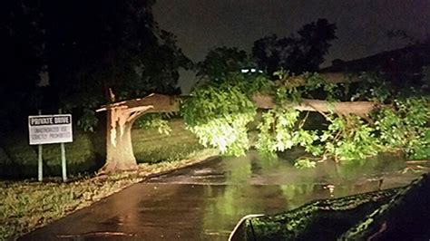 Tulsa Tornado Injures Nearly 30 Knocks Out Power To Thousands