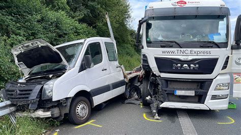 Schwerer Unfall Auf Der A1 29 Jähriger Schwebt In Lebensgefahr Sperrung