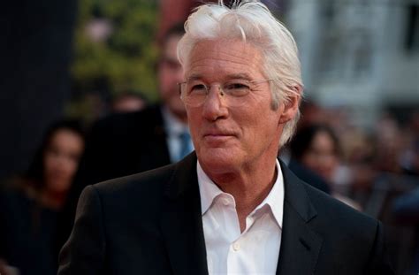 Richard Gere Goes Shirtless On The Beach In Italy See The Pic Richard Gere Beach Photos