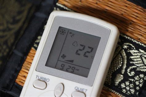 Air conditioner remote control symbols meaning Sử dụng điều hòa tiết kiệm điện - chế độ Dry hay Cool tốt hơn?