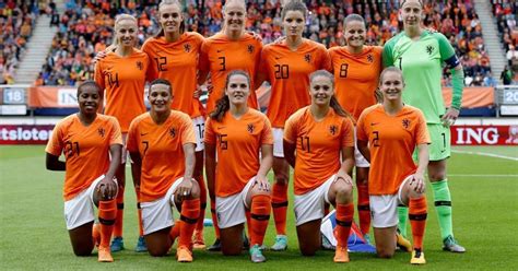 Bekijk wanneer nederland speelt en wanneer nederland voetbalwedstrijden worden uitgezonden. Hoe laat speelt het Nederlands Vrouwenelftal tegen ...