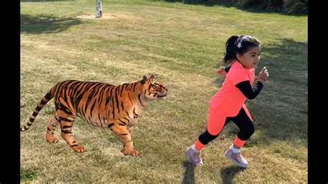 Tiger Chase Girl In Park Funny Video Feat Ducks Dinasaur Fun Animation