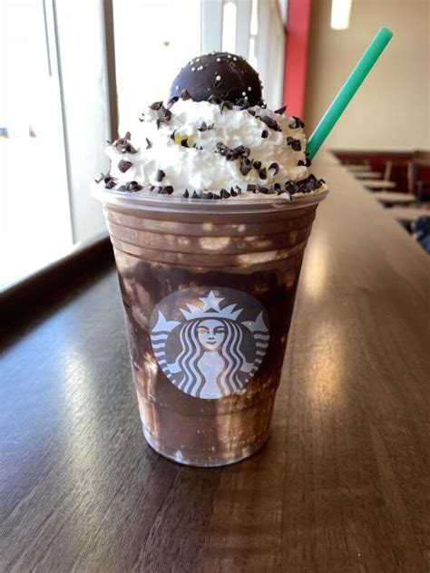 You Can Get A New Years Ball Drop Frappuccino At Starbucks Complete