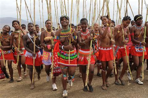 africa umkhosi womhlanga zulu reed dance in enyokeni palace south africa © geert henau