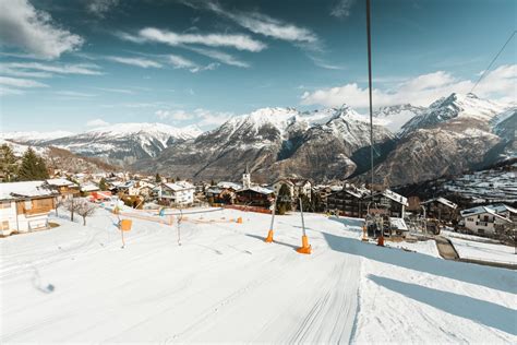 Skiing And Snowboarding Unterbäch
