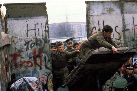 O Que Simbolizou A Queda Do Muro De Berlim Askschool
