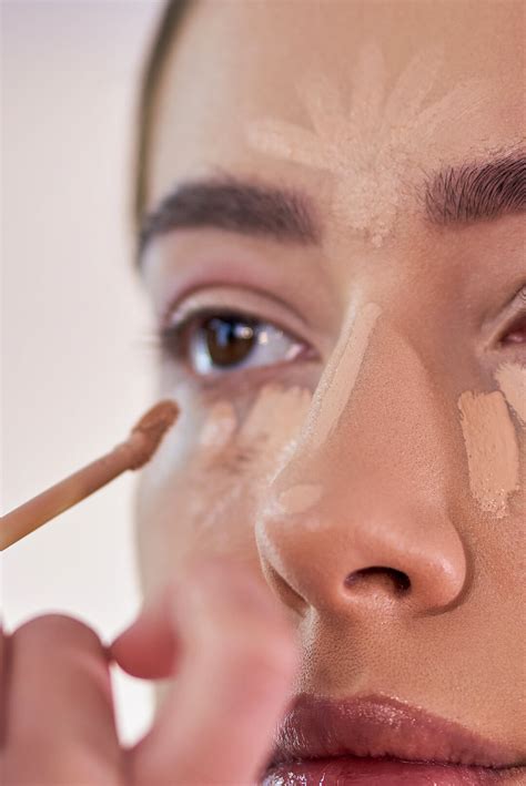 How To Stop Makeup Creasing Under My Eyes