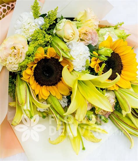 Elegant Bouquet Of Sunflowers And Lilies