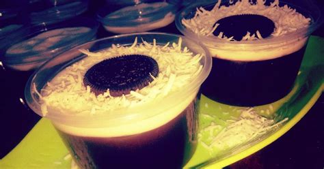 Fluffy oreo pudding poke cake is filled with creamy cookies & cream pudding and topped with oreo pudding poke cake is simple and delish. 246 resep puding keju oreo enak dan sederhana - Cookpad