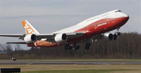 Aviation Magazine Boeing Faz Primeiro Voo Do Gigante 747 8