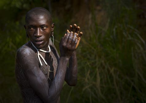 Body Painting In Surma Tribe Tulgit Ethiopia Before Goin Flickr