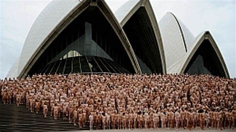 Más de personas posaron desnudas frente a la Ópera de Sydney
